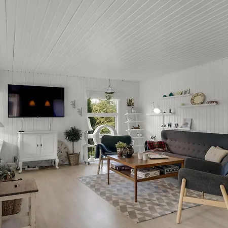 3 Bedroom Stunning In Hals